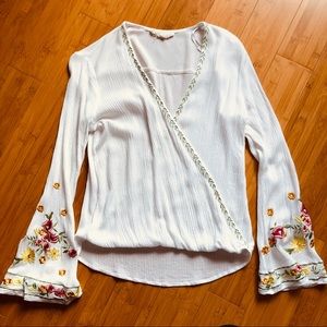 Love Stitch Bell Sleeve w/ embroidery